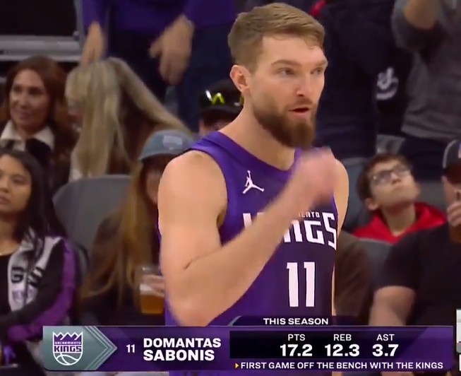 fb体育-欢迎回来！小萨复出&amp;国王生涯首次替补登场 全场观众欢呼鼓掌！