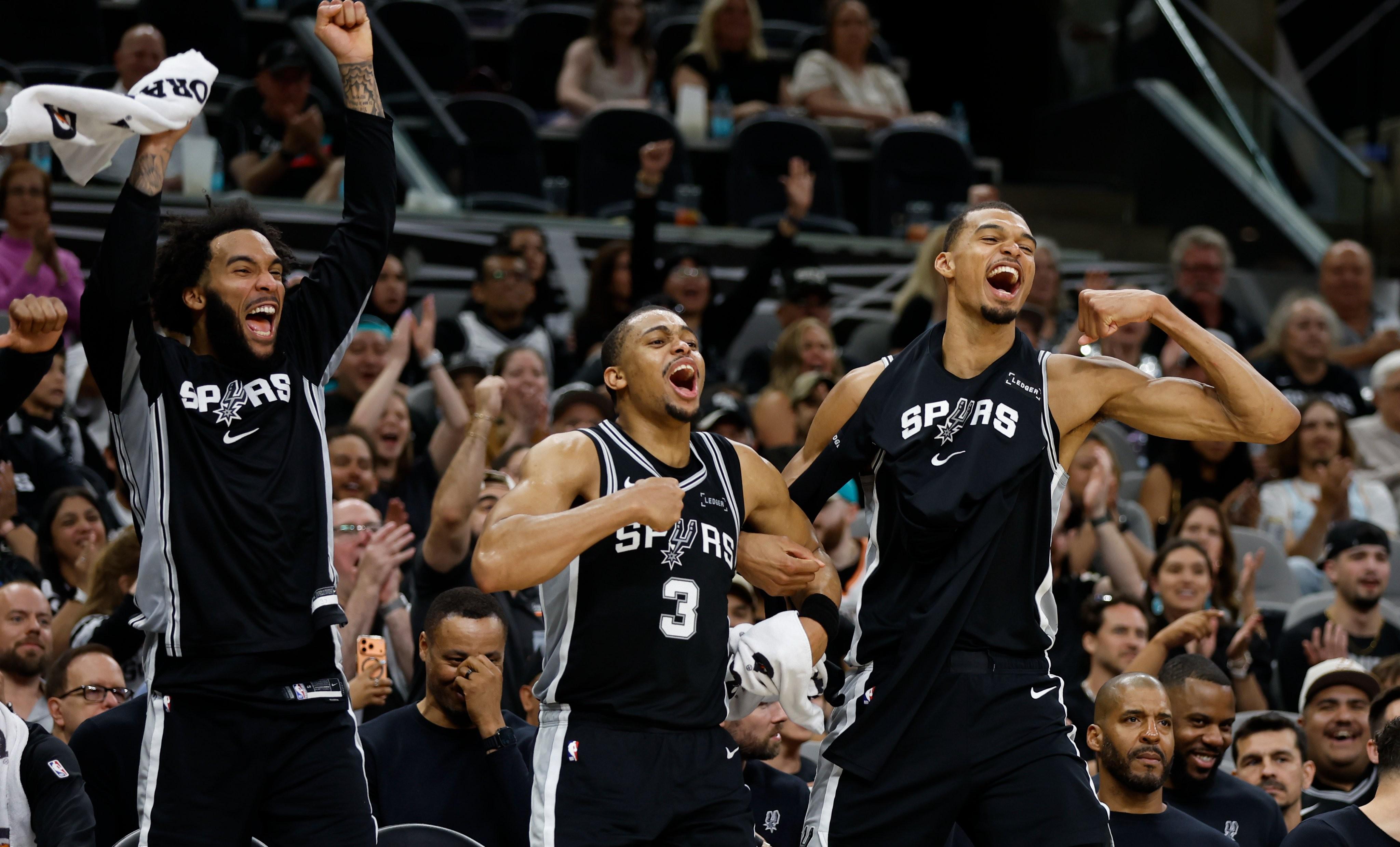 fb体育-马刺常规赛数据：62胜20负西部第二，时隔7年重返季后赛